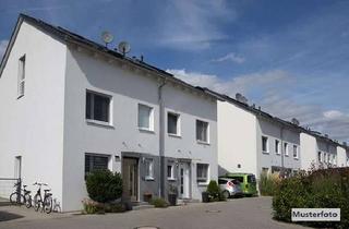 Anlageobjekt in Zum Vessertal xxx, 98553 Schleusingen, Freistehendes 2-Familienhaus mit Balkon