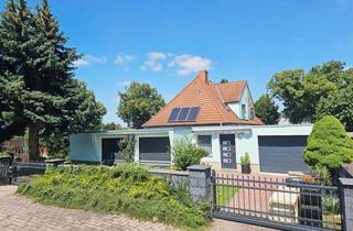 Doppelhaushälfte kaufen in 39446 Staßfurt, !Preissenkung! Doppelhaushälfte Garage, Pool und Nebengelass, auch als Wohnen und Arbeiten geeignet.