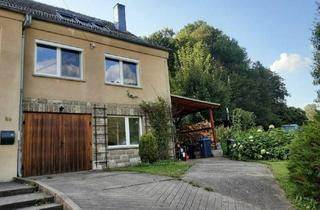 Einfamilienhaus kaufen in 99831 Creuzburg, Creuzburg - Ausgebaute Doppelhaushälfte mit großem Garten in ruhiger Ortslage zu verkaufen.