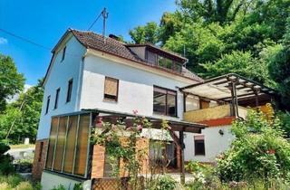 Haus kaufen in 97486 Königsberg, Königsberg - Unikat unterhalb des Schloßberges... von viel Grün umgebenes 2 Fam.-Wohnhaus mit Garage, Nebengebäude und Garten, Grund 920m²