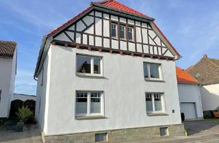 Haus kaufen in 59609 Anröchte, Anröchte - Einziehen und wohlfühlen: Liebevoll saniertes Wohnhaus mit Garagen und weitläufigem Grundstück in Anröchte Mellrich!