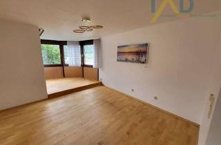 Wohnung kaufen in 72574 Bad Urach, Helle 4,5-Zimmer-Maisonette mit Balkon und Terrasse in Bad Urach