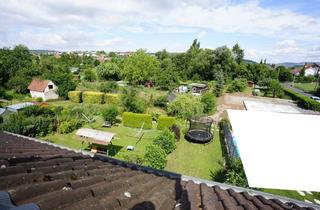 Haus kaufen in 97225 Zellingen, Zellingen - Reihenmittelhaus mit neuwertiger Heizung: tolles Wohnen mit Blick ins Grüne, Garage und Stellplatz!