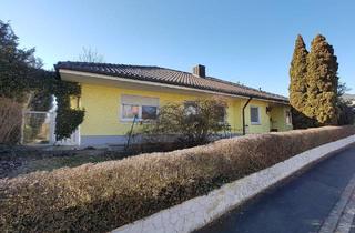 Haus kaufen in 97357 Prichsenstadt, Prichsenstadt - Winkelbungalow mit Garage und großem Garten in Feldrandlage von Stadelschwarzach