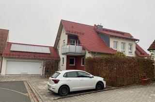 Wohnung mieten in Sattelweg, 91325 Adelsdorf, Schöne und gepflegte 3-Zimmer-Wohnung mit gehobener Innenausstattung mit Einbauküche in Adelsdorf