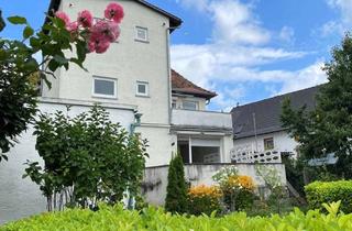 Anlageobjekt in 64372 Ober-Ramstadt, Gepflegtes 3-Parteienhaus in angenehmer Wohnlage mit Garten und Garage.