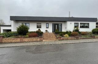 Haus kaufen in 66802 Überherrn, Überherrn - Großzügiger Bungalow in ruhiger Wohnlage in Überherrn - Wohnstadt