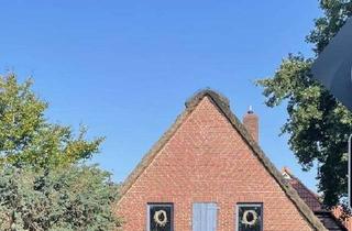 Haus kaufen in 25492 Heist, Charmante Reetdachkate mit Ausbaureserve in Schleswig-Holstein!