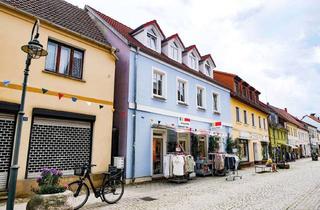 Anlageobjekt in Malchiner Straße 22, 17153 Stavenhagen, Ladenlokal und ETW in der Fußgängerzone - vermietet