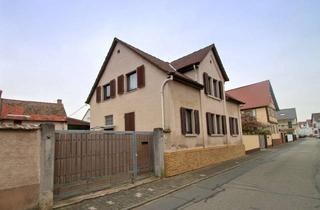 Einfamilienhaus kaufen in 64560 Riedstadt, Solides Einfamilienhaus mit Halle und Innenhof in Riedstadt / Crumstadt