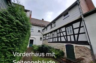 Mehrfamilienhaus kaufen in 07819 Triptis, Geräumiges Mehrfamilienhaus mit drei Wohnungen und einer Gewerbeeinheit im Zentrum vom Triptis