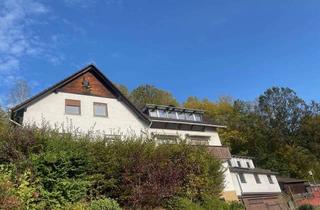 Haus kaufen in 36391 Sinntal, Freistehendes Zweifamilienhaus mit Potenzial und herrlichem Fernblick