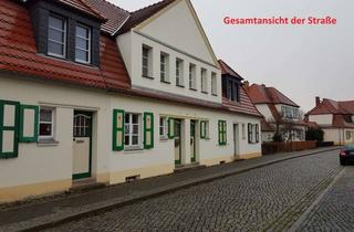 Haus mieten in Heimstraße, 14727 Premnitz, Reihenhaus mit Grundstück, Grillplatz, 2 Schuppen, PKW Stellplatz