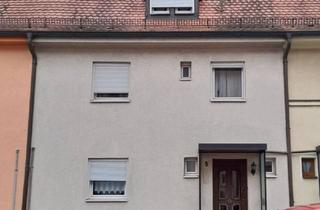 Haus kaufen in 91459 Markt Erlbach, Markt Erlbach - Langenzenn: Renovierungsbedürftiges Reihenmittelhaus, beste Lage