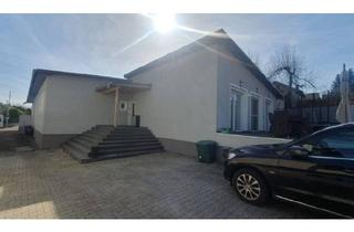 Haus kaufen in 93309 Kelheim, Kelheim - Wohnen auf einer Ebene im kernsanierten Haus (165 qm) sowie mit einer separaten WHg (105 qm)