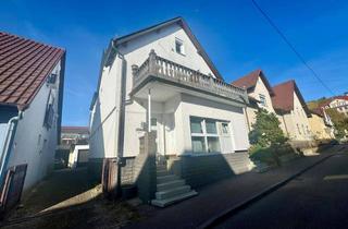 Mehrfamilienhaus kaufen in 73733 Esslingen, Solides Mehrfamilienhaus mit 9.5 Zimmern und Kapitalanlagepotenzial in zentraler Lage