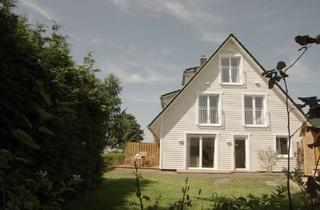 Einfamilienhaus kaufen in 18556 Breege, Massives Einfamilienhaus am Breeger Bodden, nahe der Ostsee. Aktuell als Ferienhaus genutzt.