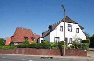 Anlageobjekt in Kiesweg XX, 35396 Gießen, Freistehendes 2-Familienhaus, Garten und Garage