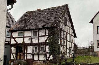 Haus kaufen in Ropperhäuser Straße 17, 34621 Frielendorf, Stark sanierungsbedürftiges Fachwerkhaus auf großen Grundstück