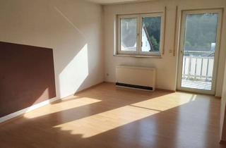 Wohnung kaufen in 91315 Höchstadt, Niedriges Hausgeld! 3-Zimmer-Wohnung, Balkon und Extra-Zimmer im Dachgeschoss. Sofort bezugsfrei!