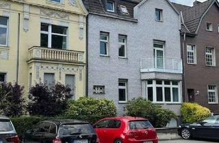 Wohnung kaufen in Vennhauser Allee 42, 40229 Eller, Für Altbauliebhaber!!! Geräumige DG-Wohnung mit Spitzboden- Ausbaumöglichkeit - incl. Ansatzbalkon -