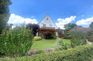 Haus kaufen in 32457 Porta Westfalica, Neu in Porta Westfalica: Freistehendes Ein-/Zweifamilienhaus mit Garten in familiärer Lage