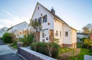 Anlageobjekt in 53879 Euskirchen, Modernisiertes Einfamilienhaus mit großem Garten, Terrasse und zentraler Lage in Euskirchen