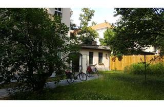 Gewerbeimmobilie kaufen in 10365 Lichtenberg, Remise - Atelier / Loft / Lager mit Privatgarten