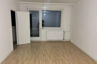 Wohnung mieten in Alt-Friedrichsfelde 81, 10315 Friedrichsfelde, Erste eigene Wohnung mit Aufzug und Balkon!