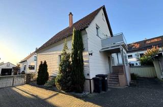 Einfamilienhaus kaufen in 76351 Linkenheim-Hochstetten, Freistehendes Einfamilienhaus auf tollem Grundstück (bebaubar) mit Balkon, Garage + Nebengebäuden