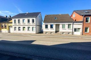 Haus kaufen in 24340 Eckernförde, Zwei Häuser mit 12 Wohnungen + Bauland + Ausbaureserve in Eckernförde