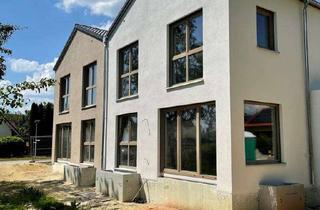 Haus kaufen in Hörzhausener Straße 42, 86529 Schrobenhausen, SOB-Drei Linden! Moderne DHH als Ausbauhaus! Garten, Keller, FBH, Videospre. und elektr. Rollläden!