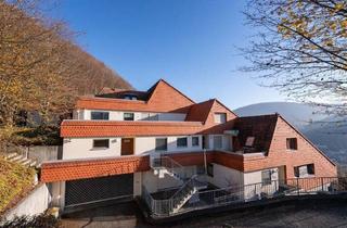 Wohnung kaufen in 72574 Bad Urach, Bad Urach - Exklusive Traumwohnung mit Panoramablick, historische Burg in Sichtweite