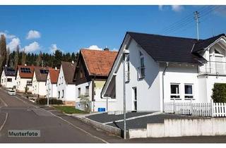 Doppelhaushälfte kaufen in Dorfstraße XX, 09600 Oberschöna, Doppelhaushälfte nebst Garagen und Landwirtschaftsflächen