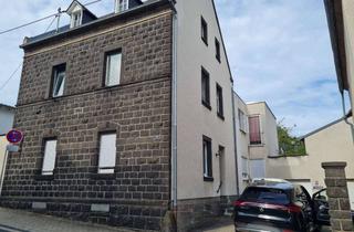 Haus kaufen in Kaplan-Schlicker-Straße, 56743 Mendig, ***Vermietetes Zweifamilienwohnhaus mit Ausbaupotential***