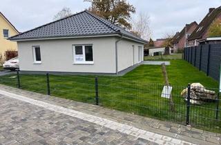 Haus kaufen in 29614 Soltau, Soltau - Bungalow-Neubau mit Carport in Baulücke in Soltau