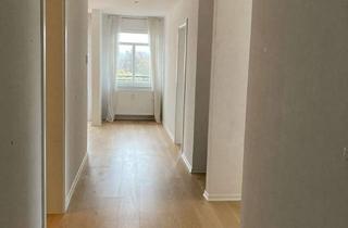 Wohnung mieten in Marktplatz, 63505 Langenselbold, Geschmackvolle Maisonette-Wohnung mit dreieinhalb Zimmern sowie Balkon und Einbauküche