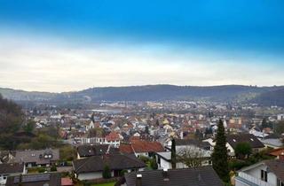 Wohnung kaufen in 79541 Lörrach, Stilvolle 2-Zimmer-Wohnung mit gehobener Innenausstattung, Balkon und EBK noch vermietet