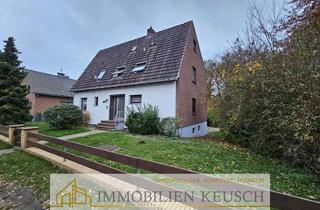 Haus kaufen in 28832 Achim, 2 Fam. Haus mit Einliegerwohnung und viel Platz, großes Grundstück mit 2 Garagen in Achim-Uphusen