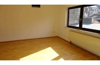 Wohnung kaufen in Theaterstr. 40, 90762 Fürth, Schöne 3-Zimmer-Wohnung und Halle mit 215 qm