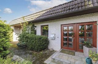 Haus kaufen in 23562 Lübeck, Lübeck - Grüne Oase: Bungalow in Splitlevel-Bauweise mit Gartengrundstück in Waldrandlage - Erbbaurecht