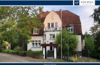 Villa kaufen in 17258 Feldberger Seenlandschaft, Historische Jugendstilvilla auf großem Wassergrundstück samt neuem Gästehaus mit Spabereich und Pool