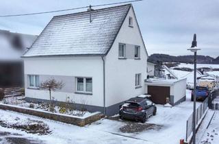 Haus kaufen in 56746 Hohenleimbach, Saniertes Ein- oder Zweifamilienhaus mit 5 Garagen und tollem Blick!