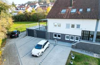 Doppelhaushälfte kaufen in 72202 Nagold, Nagold - Familienidyll: Großzügiges Haus mit Garten, 2 Garagen und E-Ladestation in Top-Lage!