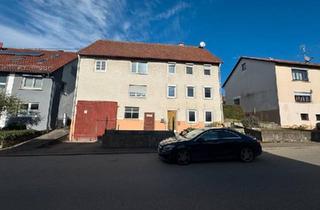 Mehrfamilienhaus kaufen in 72574 Bad Urach, Bad Urach - Mehrfamilienhaus mit viel Lagerfläche, Garten & Scheune