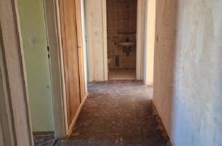 Wohnung kaufen in Am Michaelianger 2D, 85764 Oberschleißheim, Oberschleißheim - Renovierungsbedürftige 3 Zimmer Wohnung mit Balkon