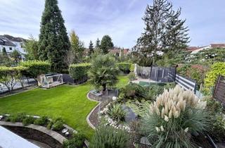 Haus kaufen in 67227 Mörsch, Freistehendes Haus mit zwei Wohnungen, sonnigem Garten, Terrasse und zwei Balkonen