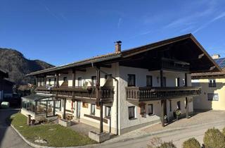 Haus kaufen in 83324 Ruhpolding, Ruhiges Gästehaus mit 8 Ferien- und Betreiber-Whg., Garagen, 4er-Carport, Lager/Stall auf 5458 m²