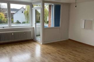 Wohnung mieten in Etatsrat-Michaelsen-Straße 13, 25554 Wilster, Zentrale 2,5-Zimmer-Wohnung mit Balkon und EBK zu vermieten - Teilrenoviert