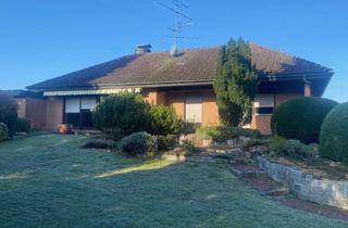 Haus kaufen in 93354 Siegenburg, Einfamilienwohnhaus im Bungalowstil mit großem Garten in Ortsrandlage von Siegenburg